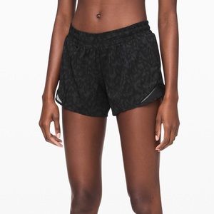 lululemon Hotty Hot Short II Long 4” Camo Coal
